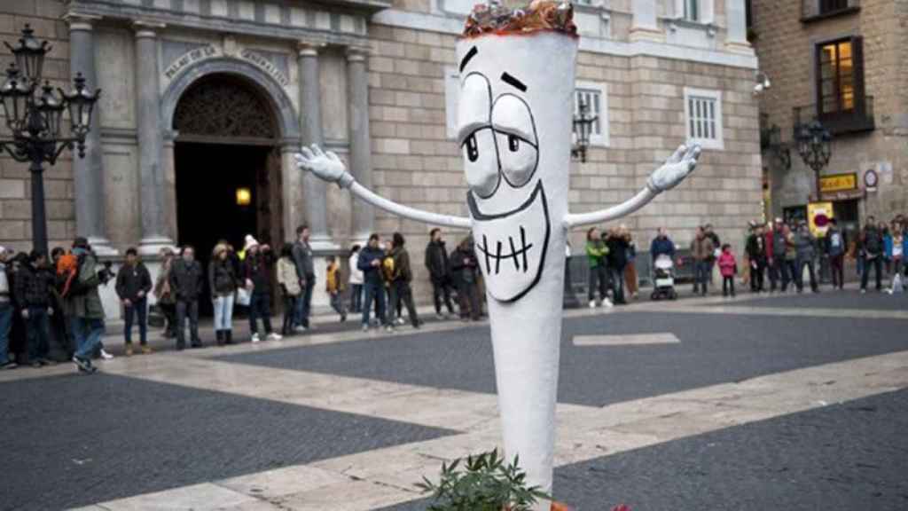 Manifestación en la plaza Sant Jaume para pedir la regularización del consumo del cannabis