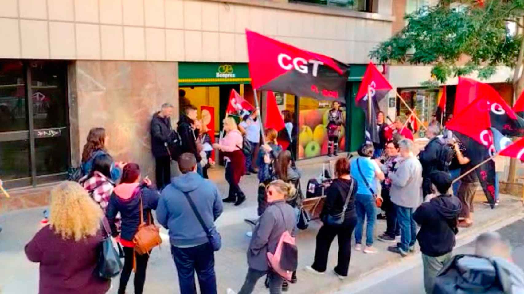 Imagen de una manifestación impulsada por CGT en un anterior conflicto laboral en Bon Preu, un sindicato diferente a Intersindical / CG