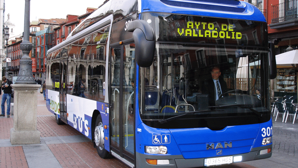 Uno de los autobuses urbanos de Valladolid, de la empresa Auvasa / AYTO. VALLADOLID