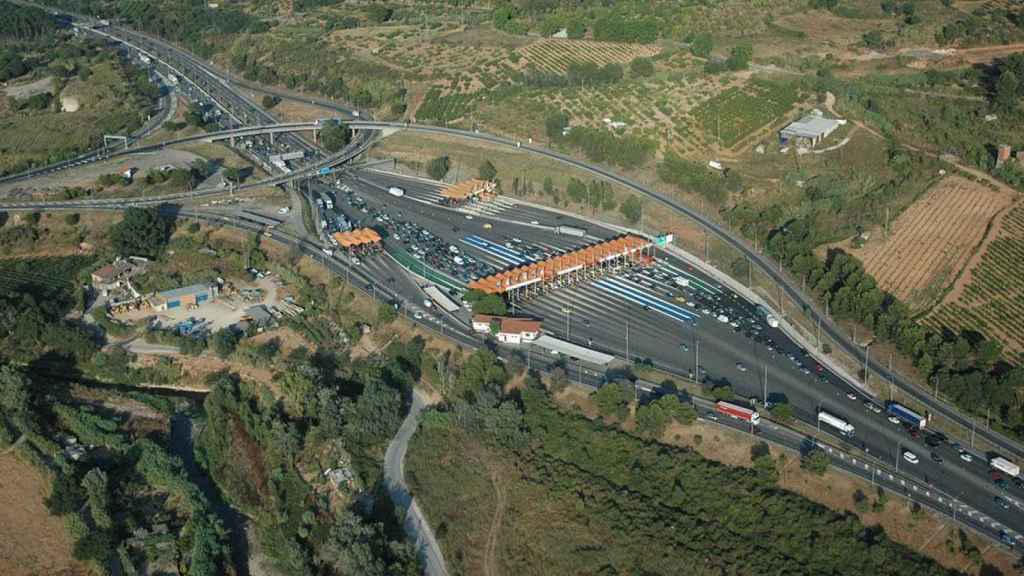 Vista aérea de una autopista de peaje. Las concesiones de tarificación de peajes llegarán a su fin en varias carreteras catalanas el próximo 31 de agosto / EP