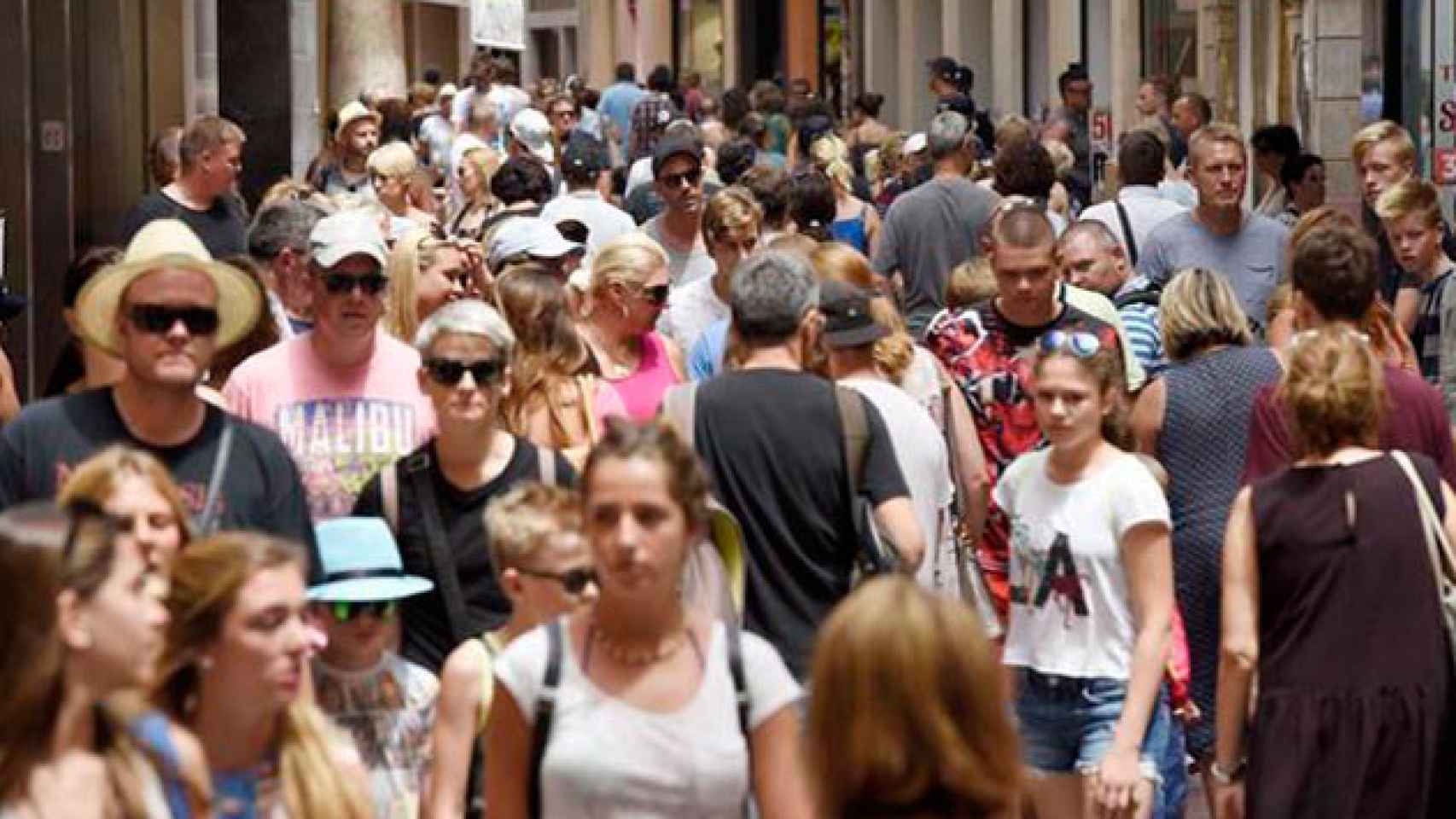 Turistas en el centro de Palma de Mallorca / EFE