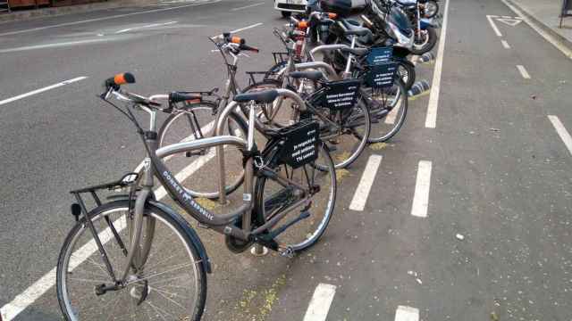 Bicicletas de Donkey Republic aparcadas en el barrio de Sant Antoni, en Barcelona, el pasado sábado 1 de julio / CG