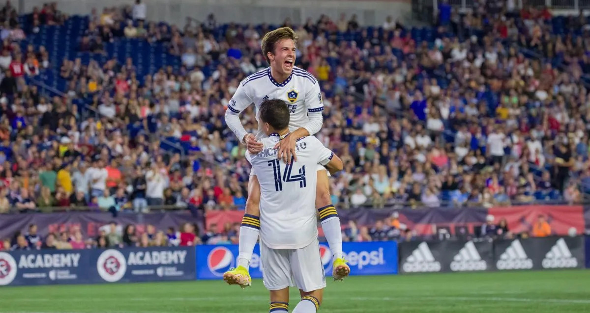 La celebración de Riqui Puig tras anotar un gol con el LA Galaxy / EFE