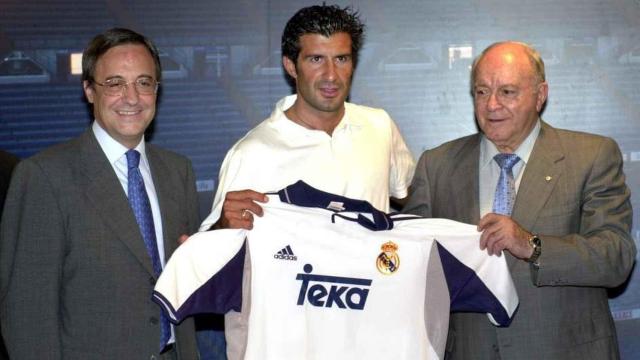 Presentación oficial de Luis Figo como jugador del Real Madrid en julio de 2000 / ARCHIVO