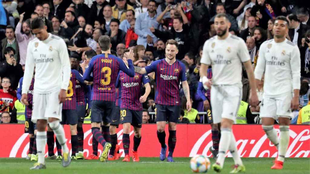 Los jugadores del Barça celebran un gol contra el Madrid / EFE