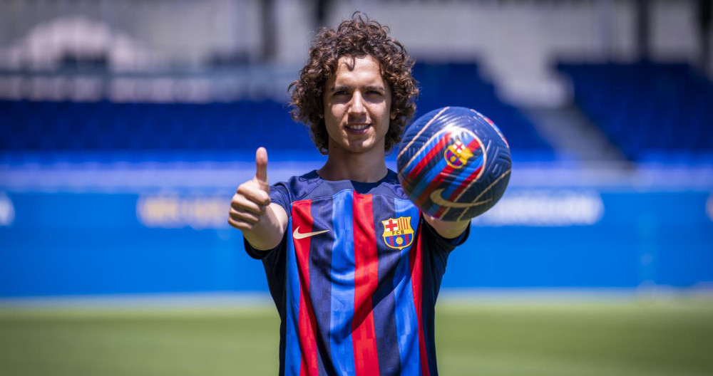 Emre Demir con la camiseta del Barça / FCB