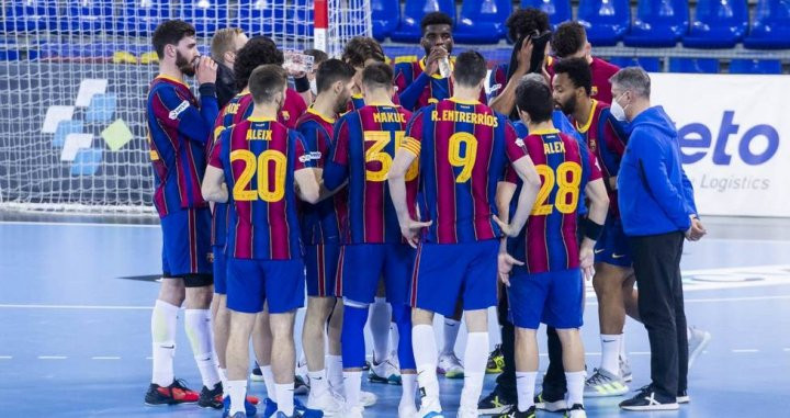 Los jugadores del Barça de balonmano celebran un triunfo / EFE