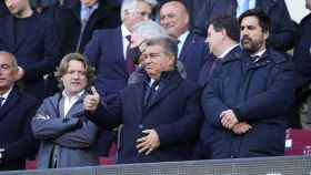 Joan Laporta, en el palco del Camp Nou, durante el partido del Barça contra Valencia / EFE