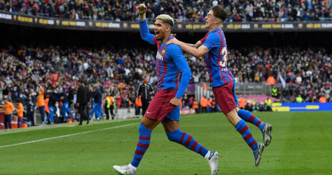 Gavi celebra el gol de Araujo con el Barça al Real Madrid en el clásico / FCB