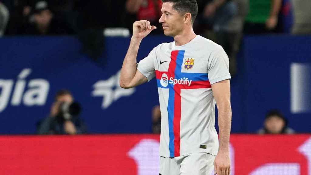 Robert Lewandowski, realizando un polémico gesto contra Gil Manzano / REDES