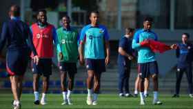 Los jugadores del Barça, en un entrenamiento en la Ciutat Esportiva Joan Gamper / FCB