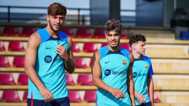 Nico González, junto a Abde, en uno de los entrenamientos de pretemporada del Barça / FCB