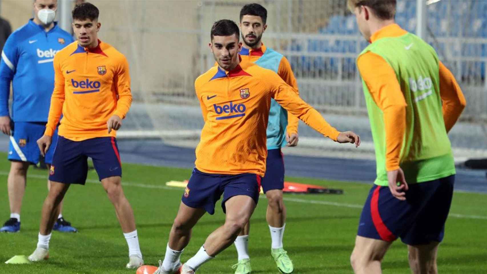 Ferran Torres y Abde, en el entrenamiento del martes en Riad / FCB