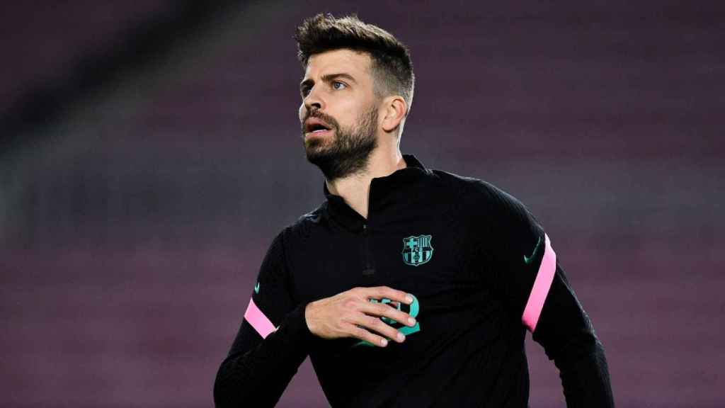 Gerard Piqué en un calentamiento con el Barça / EFE