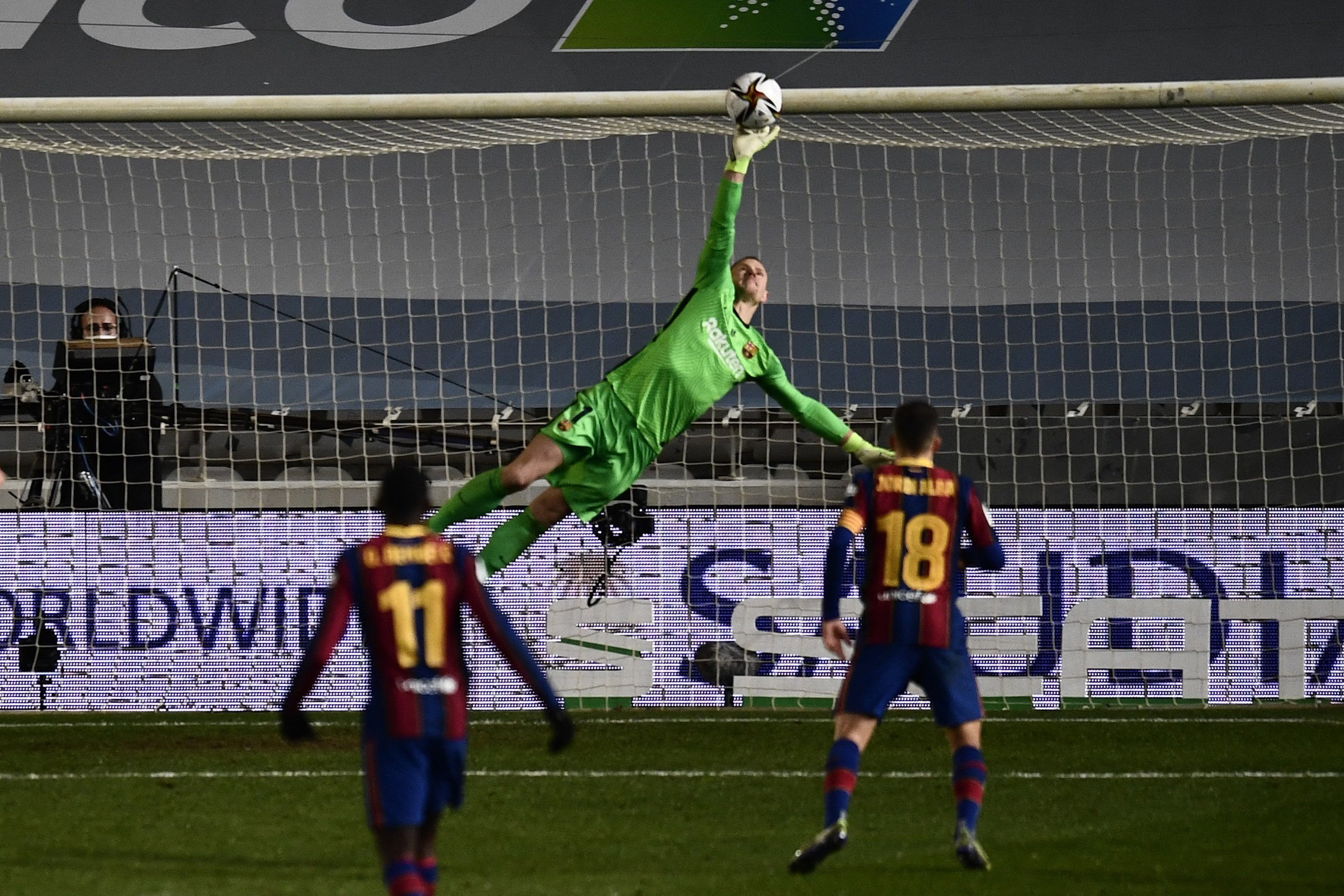 Ter Stegen protagoniza una gran intervención ante la Real Sociedad | EFE