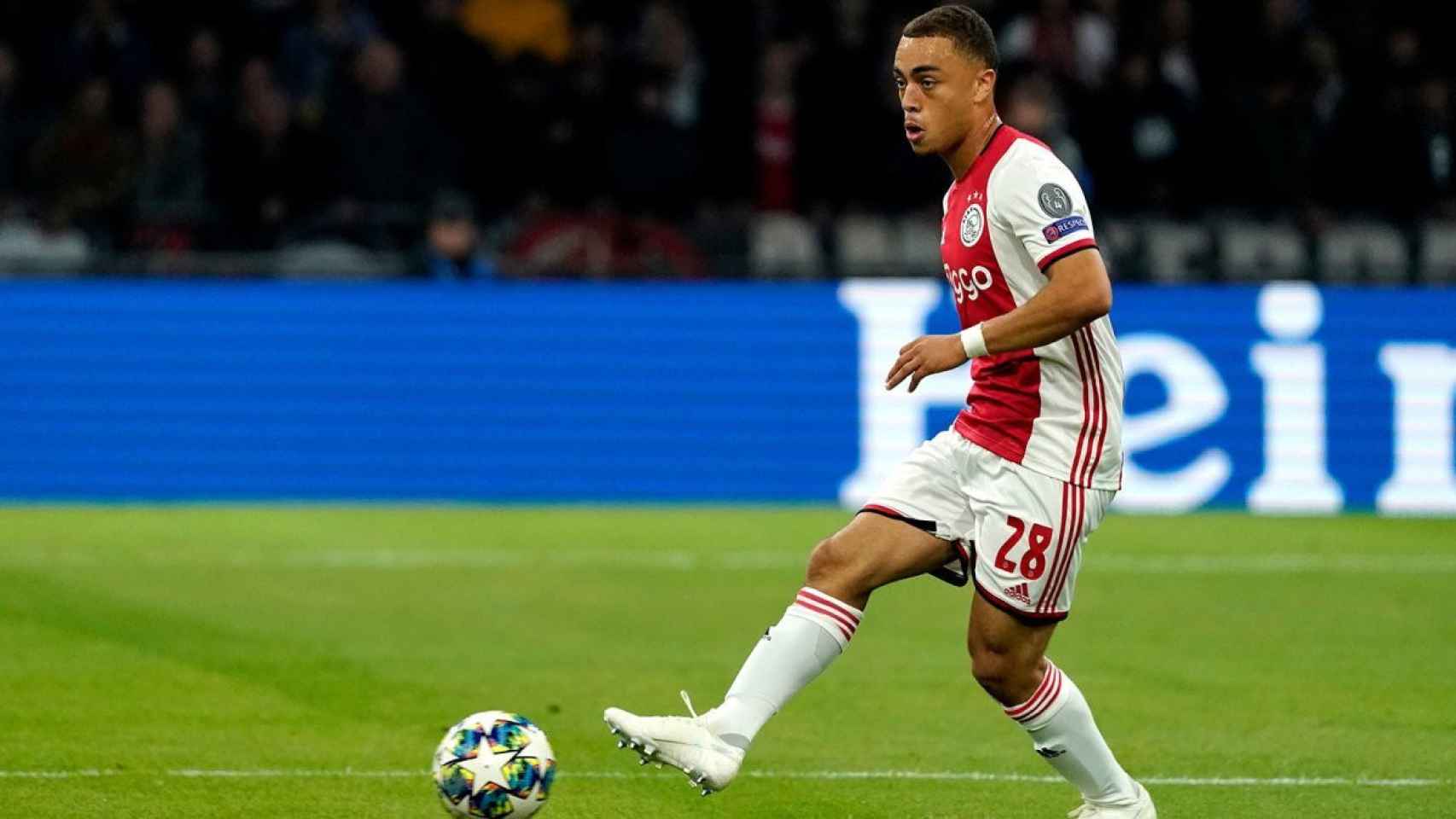 Sergiño Dest en un partido con el Ajax / EFE