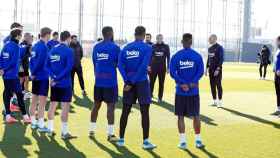 Los jugadores del Barça en un entrenamiento / EFE