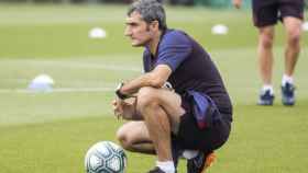 Una foto de Ernesto Valverde durante un entrenamiento del Barça / FCB