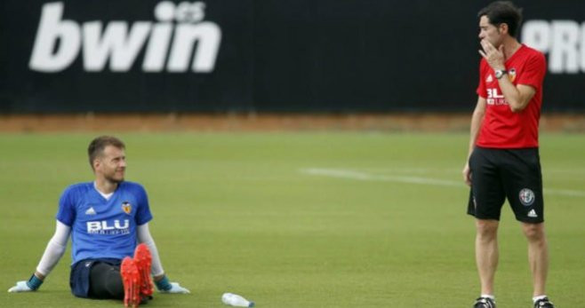 Neto y Marcelino en un entrenamiento del Valencia / Twitter