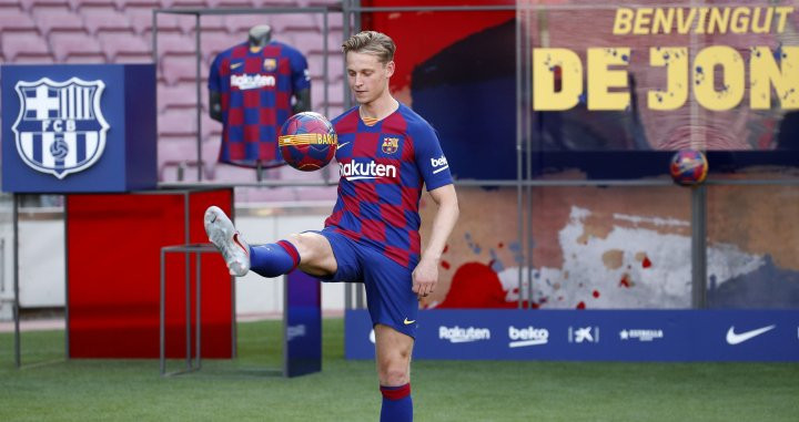 De Jong en su presentación como nuevo juagdor del Barça / EFE