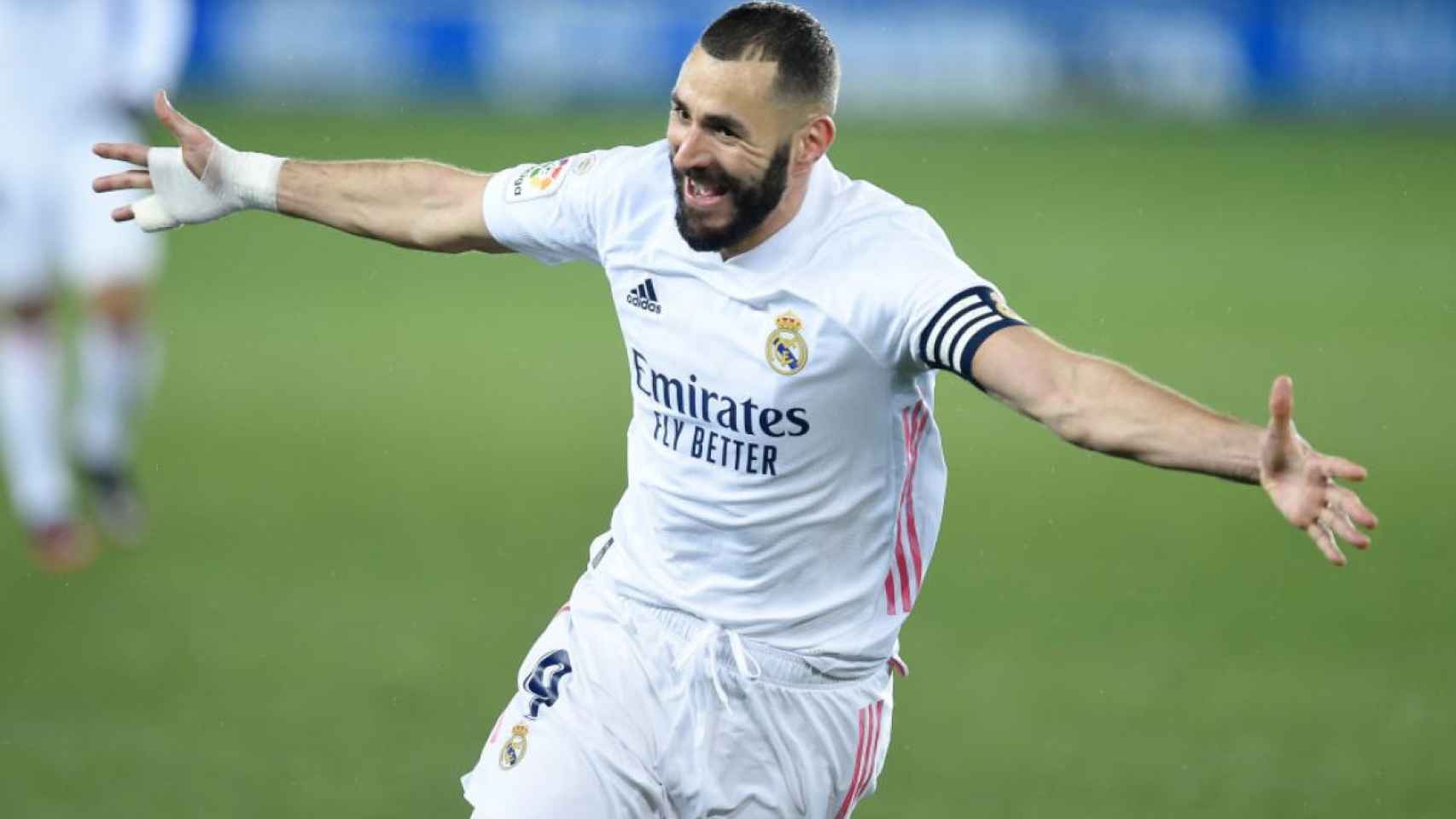 Benzema, celebrando su gol ante el Alavés | EFE