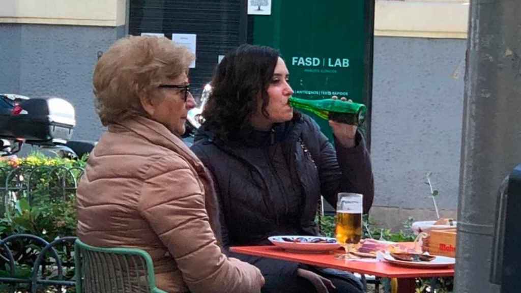 Isabel Diaz Ayuso, de cañas por Madrid / CG