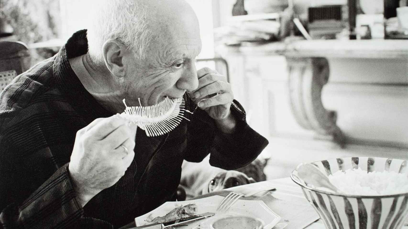 Picasso se sienta a la mesa