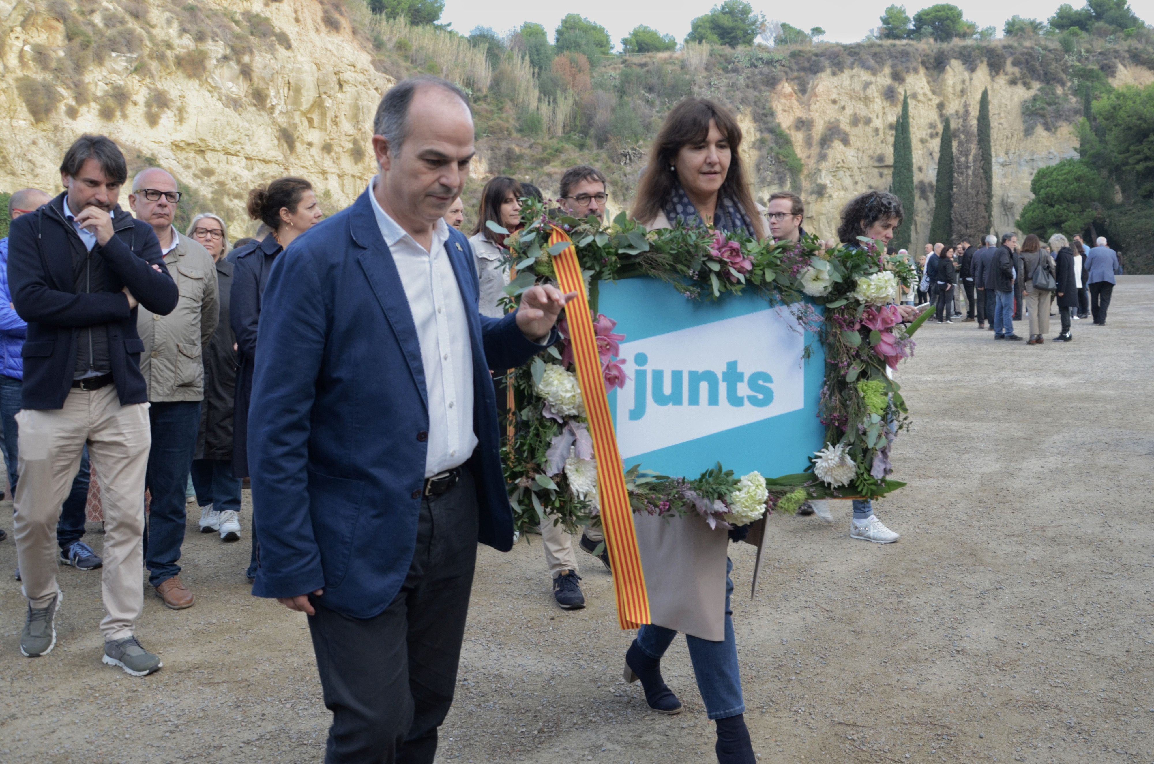 El secretario general de JxCat, Jordi Turull, y la presidenta, Laura Borràs, en la ofrenda floral a Lluís Companys / EP