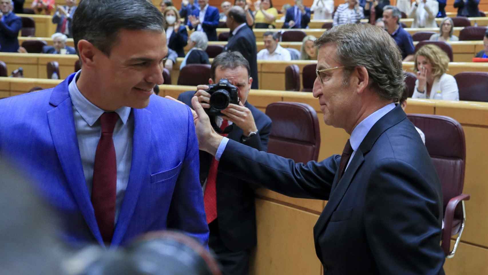 El presidente del Gobierno, Pedro Sánchez, y el líder del PP, Alberto Nuñez Feijóo, durante la sesión de control en el Senado / EFE - Fernando Alvarado