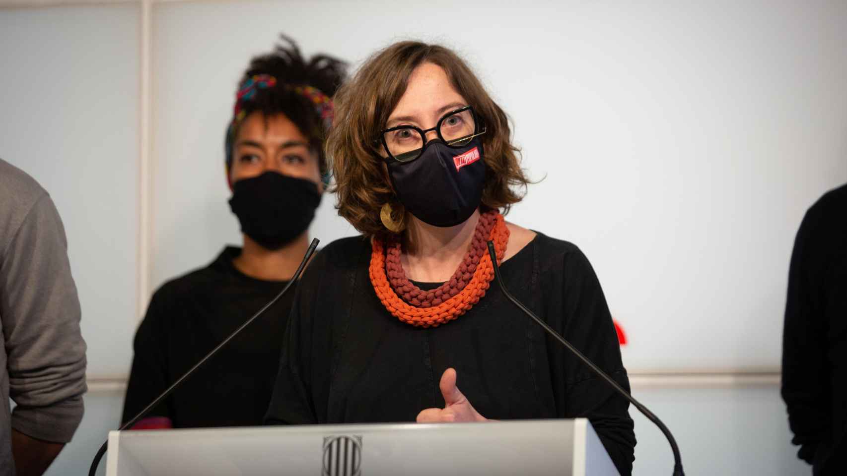 La diputada de la CUP Eulália Reguant en una rueda de prensa en el Parlament / EUROPA PRESS