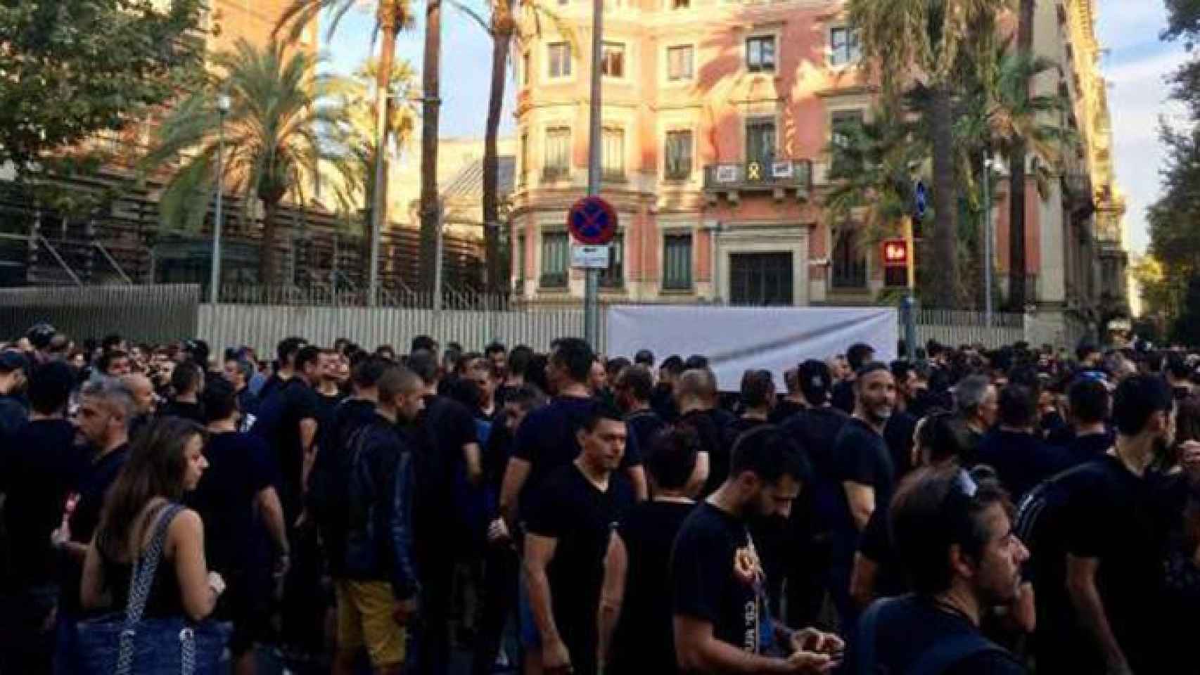 Concentración de agentes de los Mossos d'Esquadra ante la Consejería de Interior / EUROPA PRESS