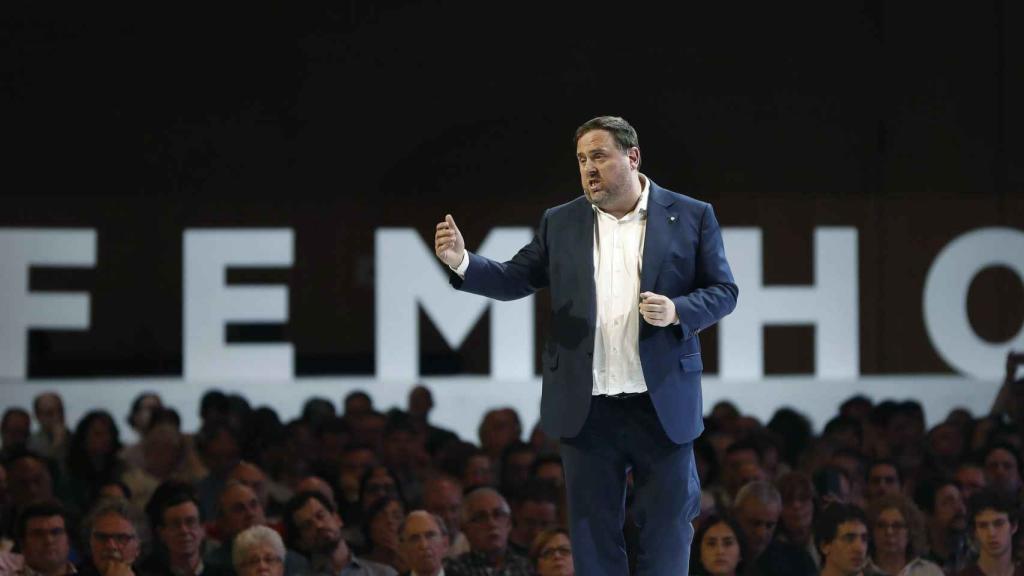 El vicepresidente de la Generalitat, Oriol Junqueras, durante su discurso en el acto de ERC para reivindicar un referéndum / EFE