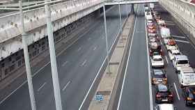 Tercer día de atascos para entrar a Barcelona por el túnel de Glòries / BETEVÉ