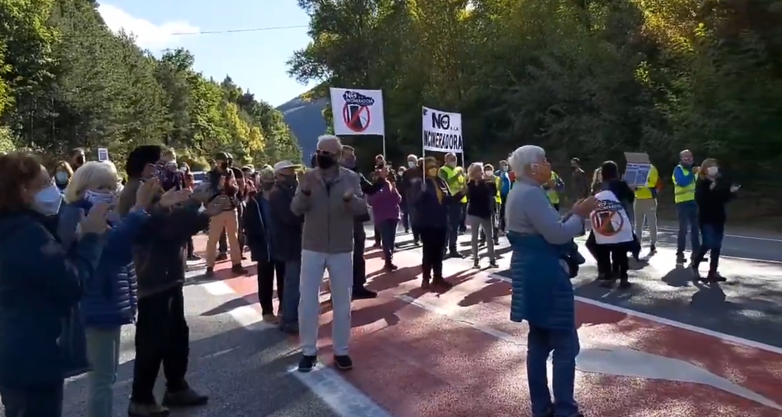 Protesta contra la incineradora de Cercs que causa retenciones kilométricas / TWITTER