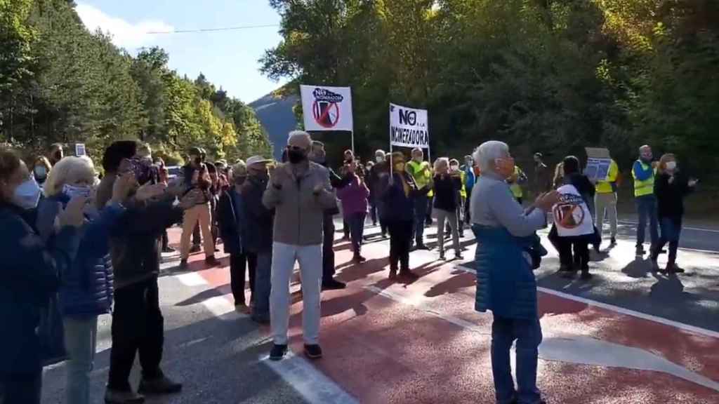 Protesta contra la incineradora de Cercs que causa retenciones kilométricas / TWITTER