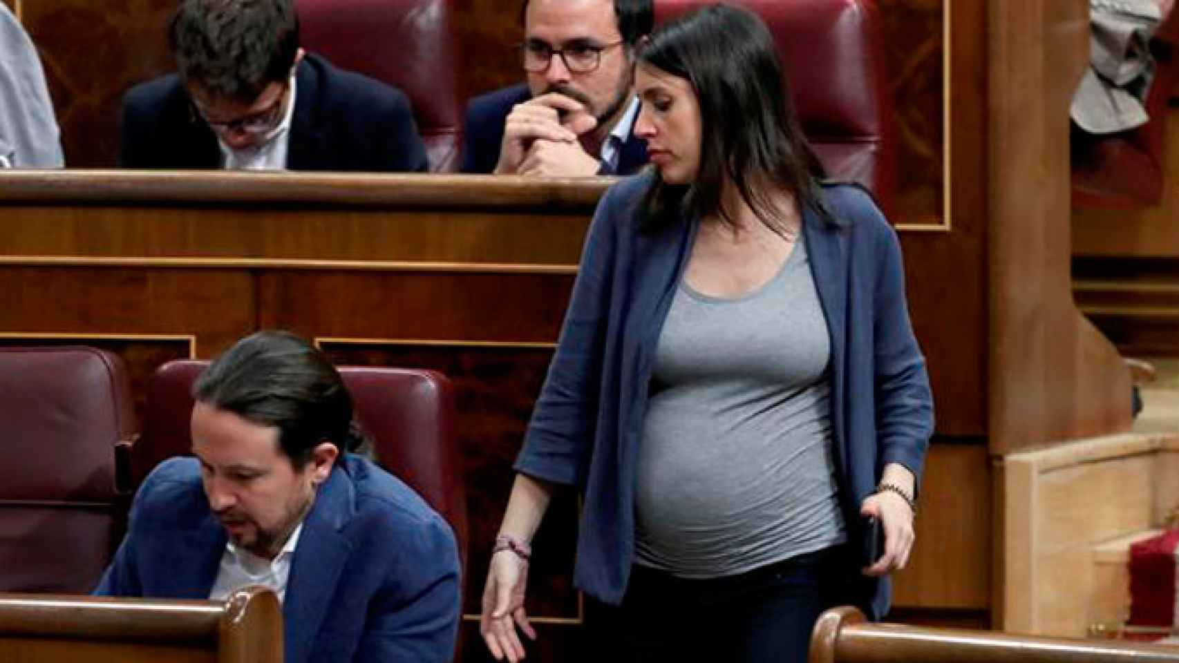 Irene Montero y Pablo Iglesias en una imagen de archivo en el Congreso / EFE