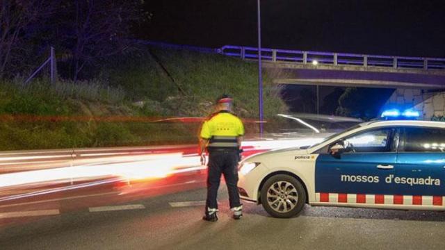 Imagen de archivo de los Mossos d'Esquadra, que han pedido prudencia al volante tras el choque frontal en Vidreres en el que han muerto cuatro jóvenes / MOSSOS