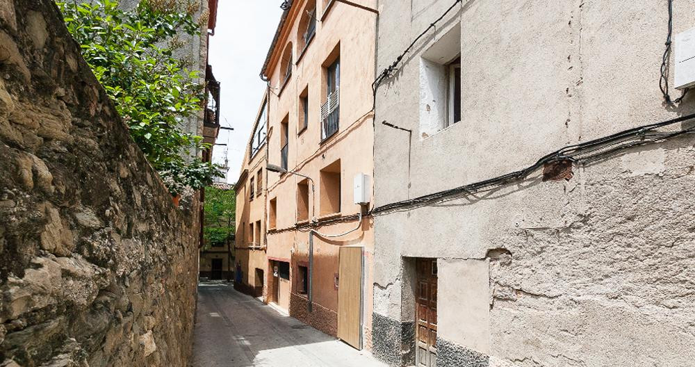 Calle de l'Aiguader, donde la segunda 'manada' de Manresa violó presuntamente a una menor en un piso okupado / CG