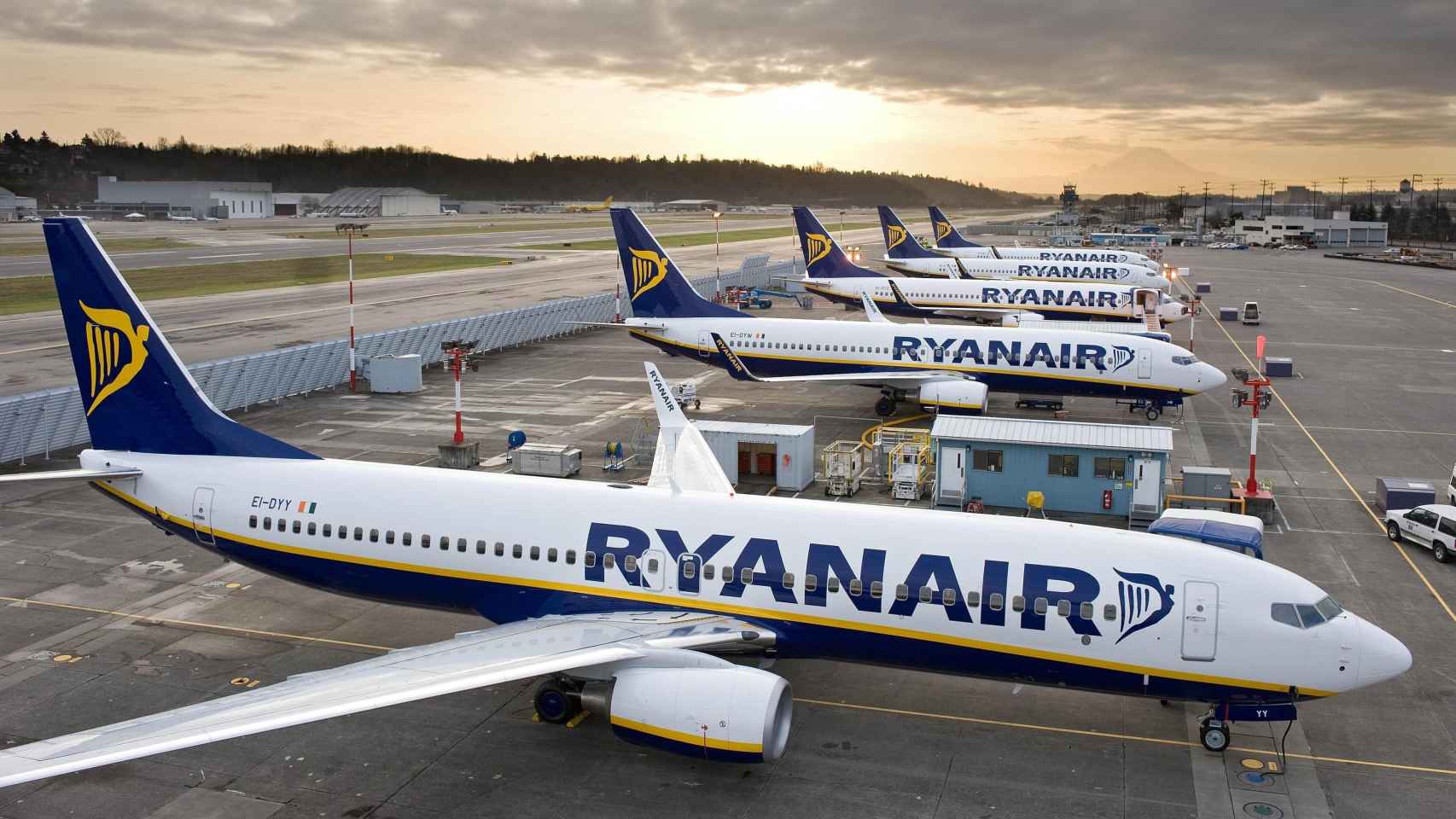 Aviones de Ryanair estacionados en el aeropuerto / EUROPA PRESS