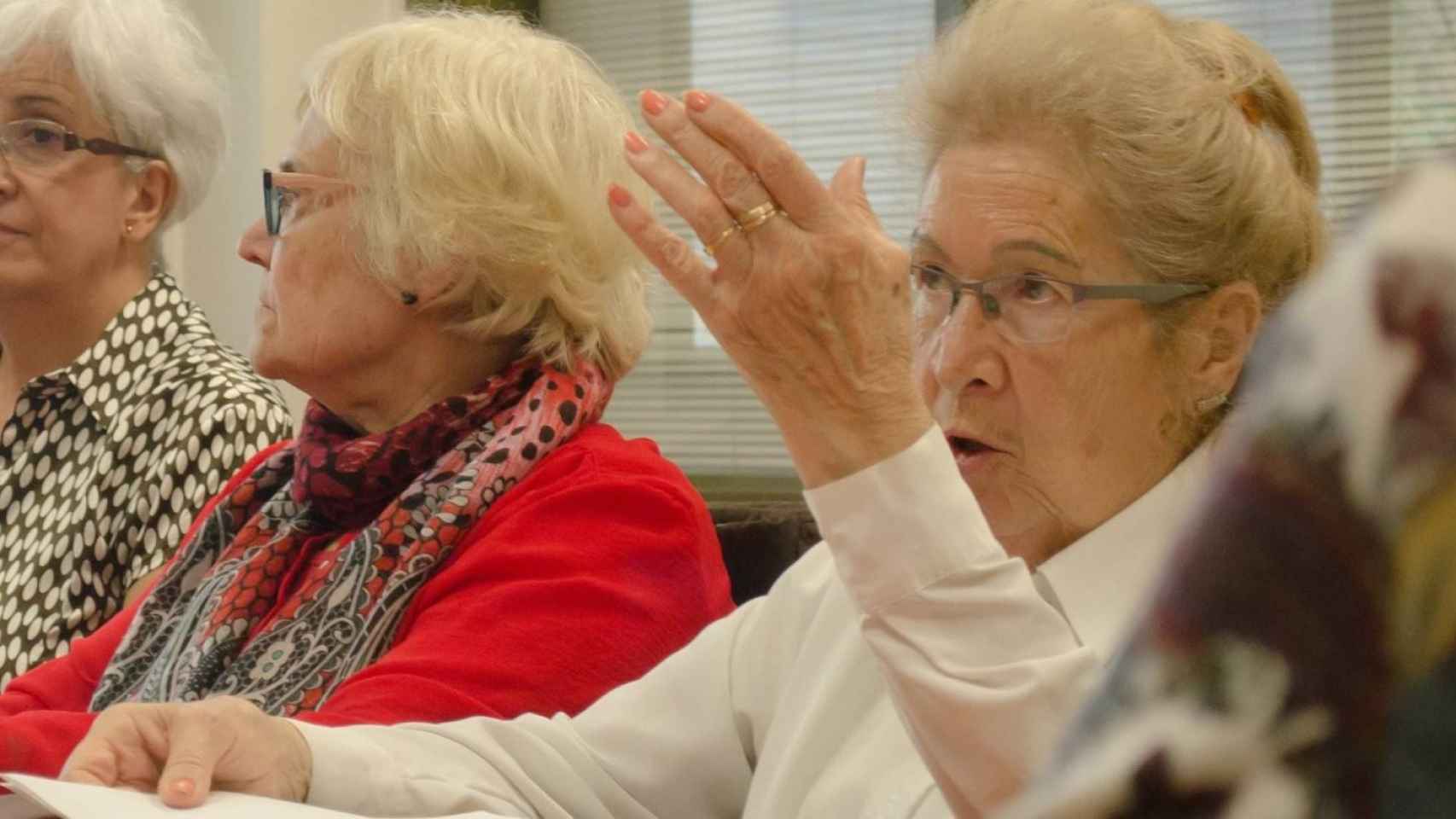 Mujeres jubiladas reciben pensiones / EP