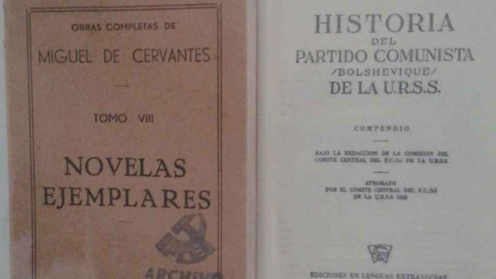 Muestra de un libro de la exposición 'Letras clandestinas (1939/1976)' en Madrid.