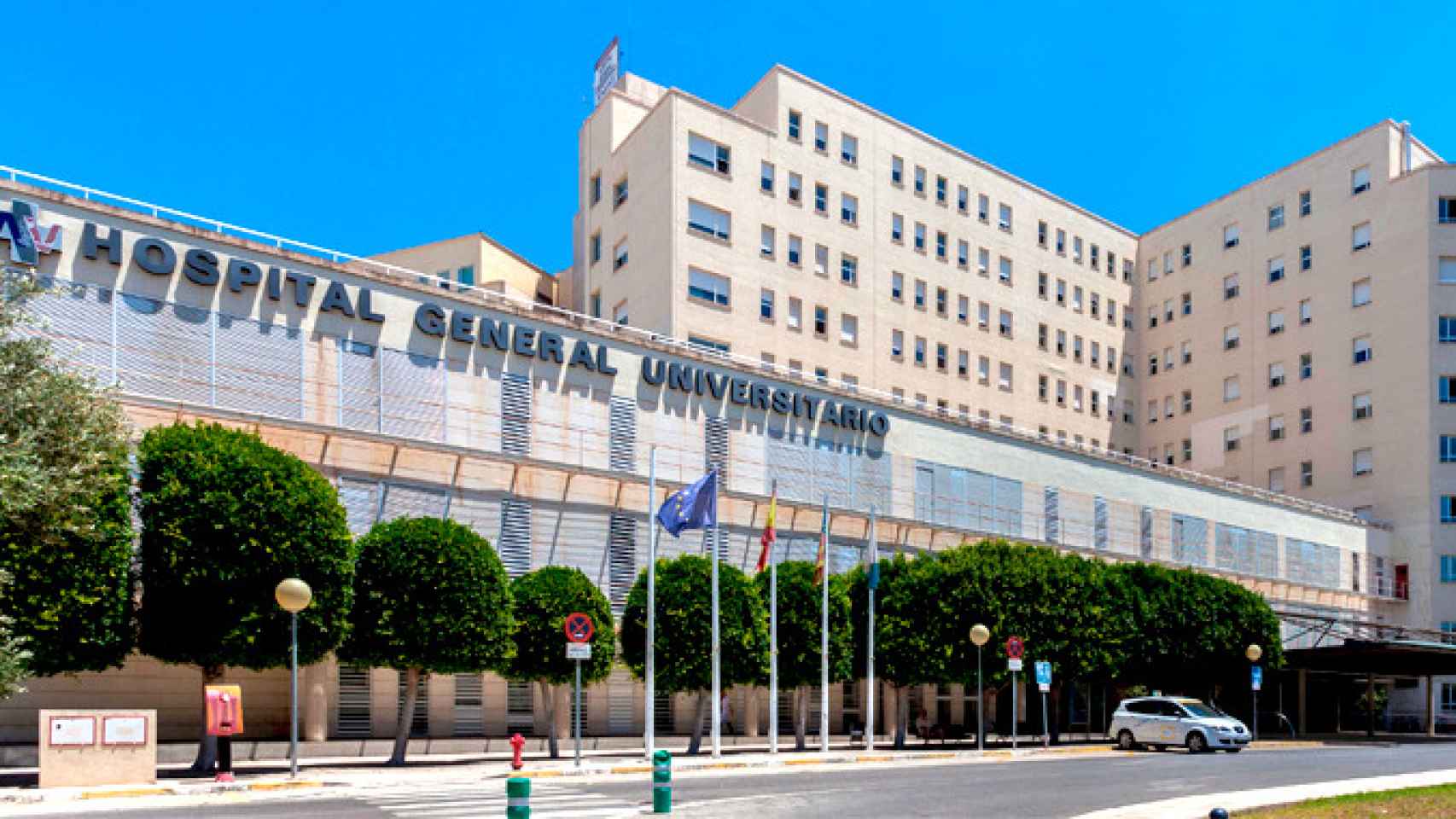 El exterior del Hospital General de Alicante, donde murió el niño de dos años después de recibir una paliza / CG