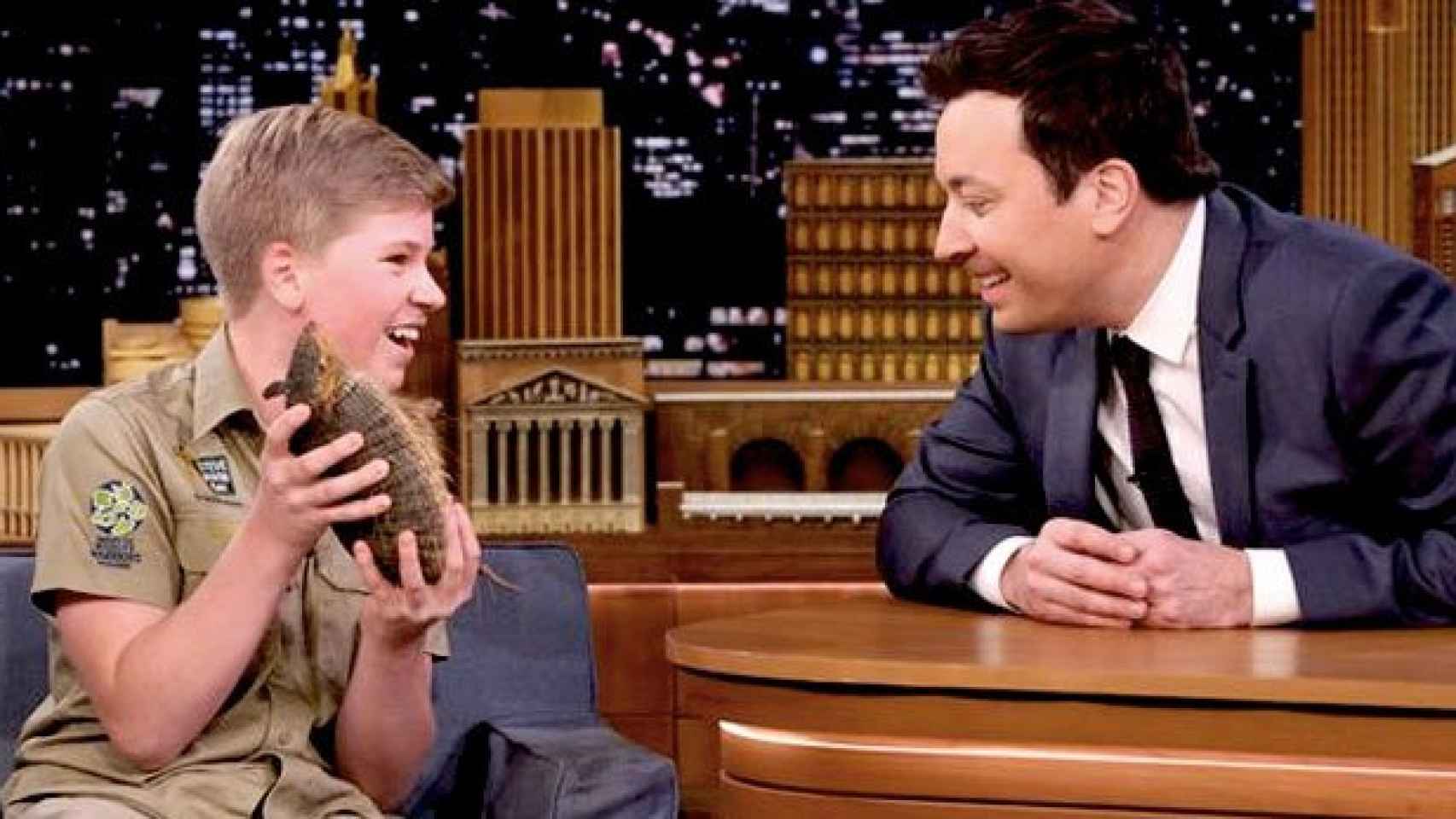 Robert Irwin, el hijo del Cazador de Cocodrilos, enseña sus amigos salvajes a Jimmy Fallon / CG