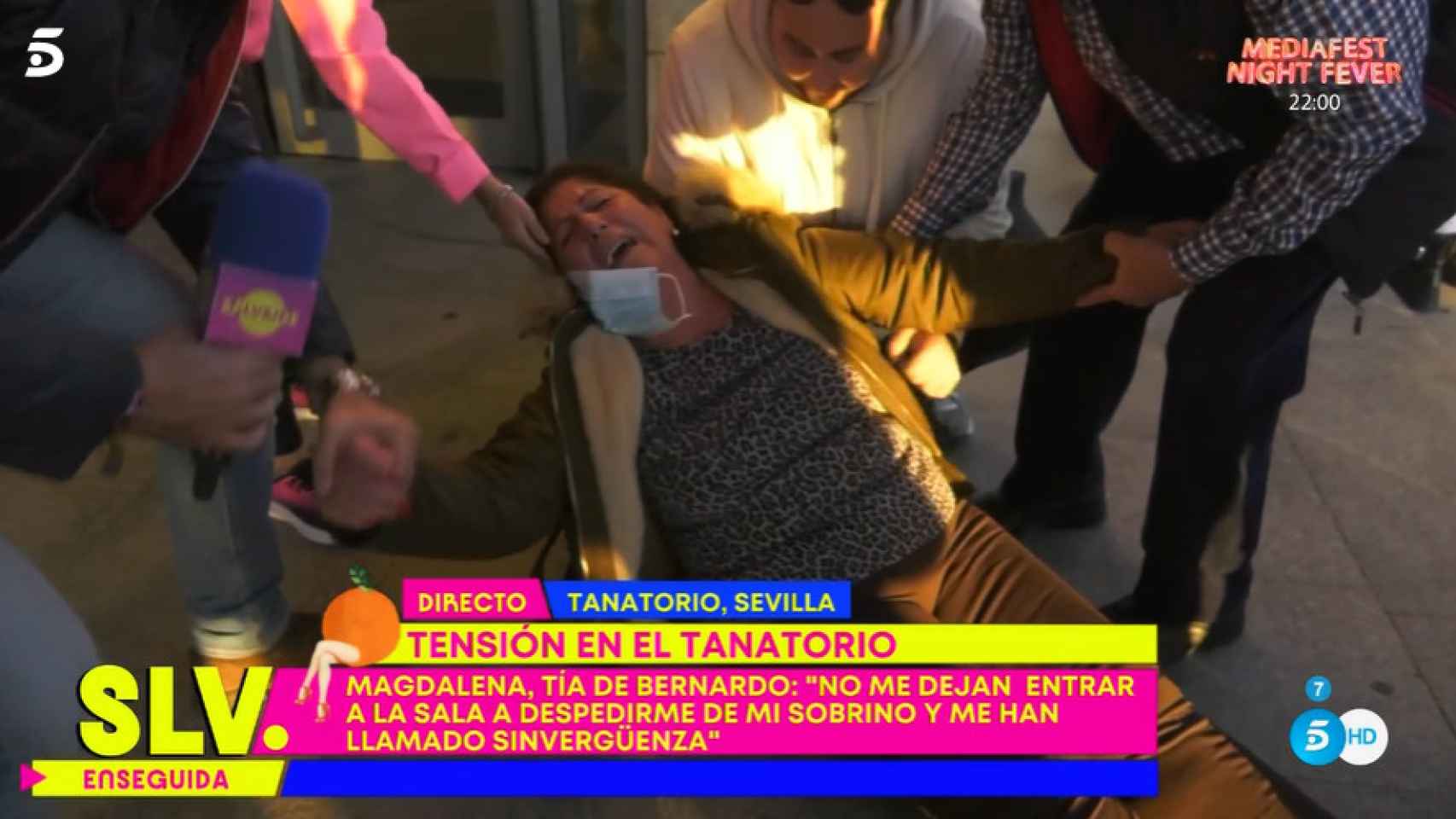 La tía Magdalena se desmaya en el velatorio de Bernardo Pantoja
