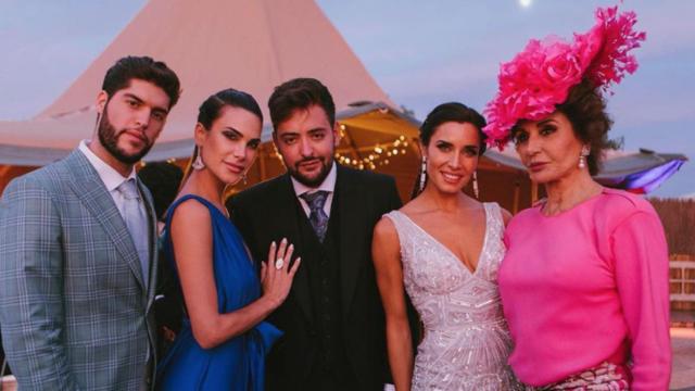Pilar Rubio con unos amigos el día de su boda