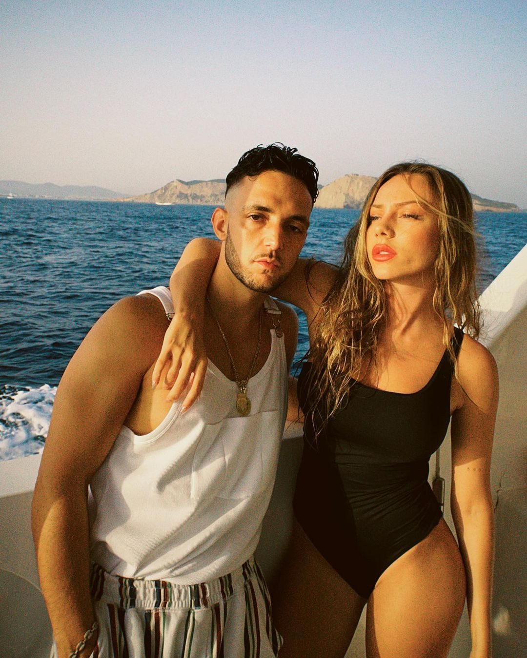 C. Tangana y Ester Expósito en las playas de Ibiza / Redes