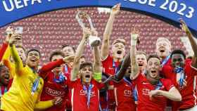 Un goleador del AZ Alkmaar, campeón de la Youth League, reconoce su deseo de jugar con el Barça / EFE