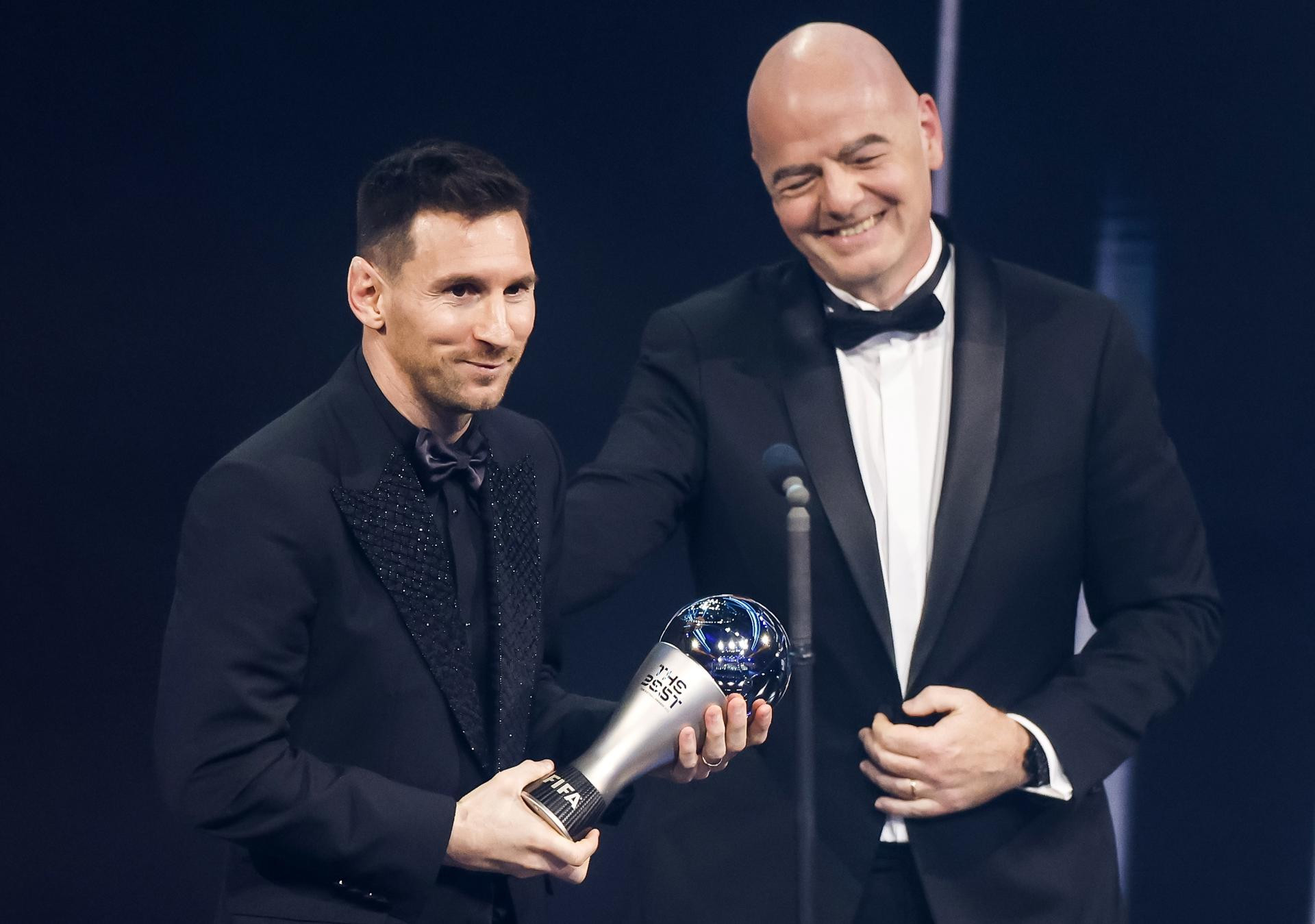 Leo Messi recoge su segundo The Best / EFE