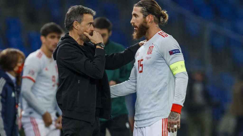 Luis Enrique, junto a Sergio Ramos en un partido con España / EFE