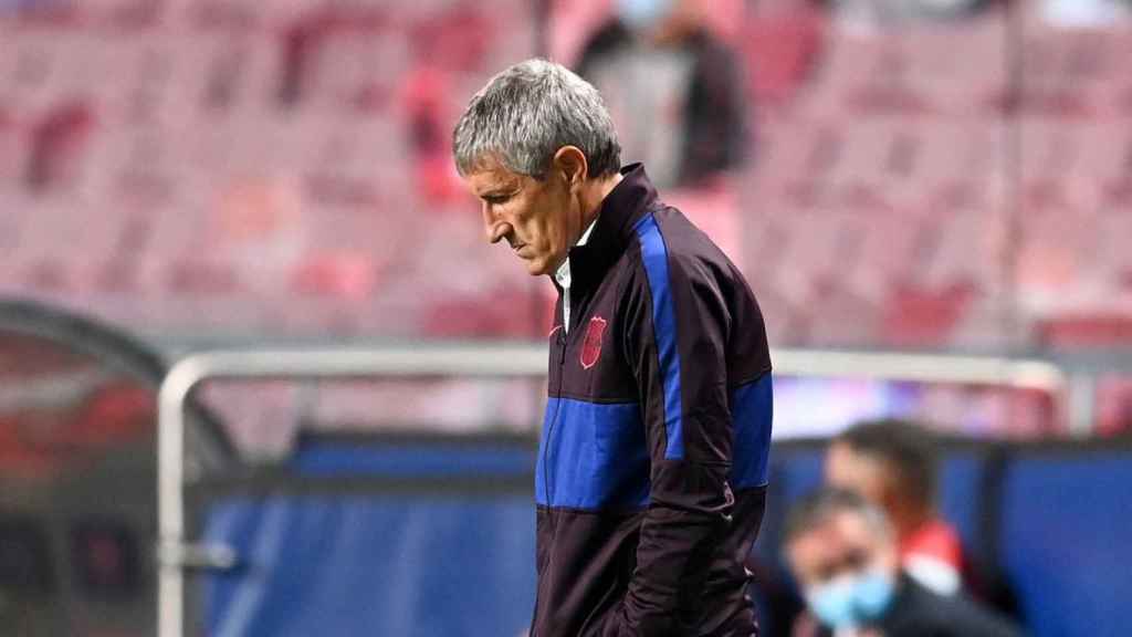 Quique Setién, cabizbajo lamentando los goles del Bayern de Múnich / Redes